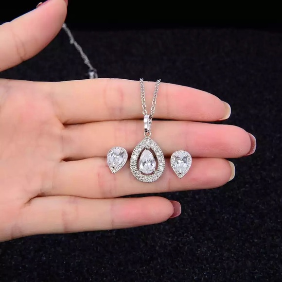 Stainless steel necklace & earrings set - Picture 3 of 6